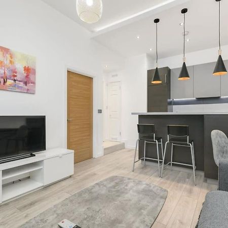 Modern 1 Bedroom Apartment In Central Woking Buitenkant foto
