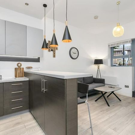 Modern 1 Bedroom Apartment In Central Woking Buitenkant foto