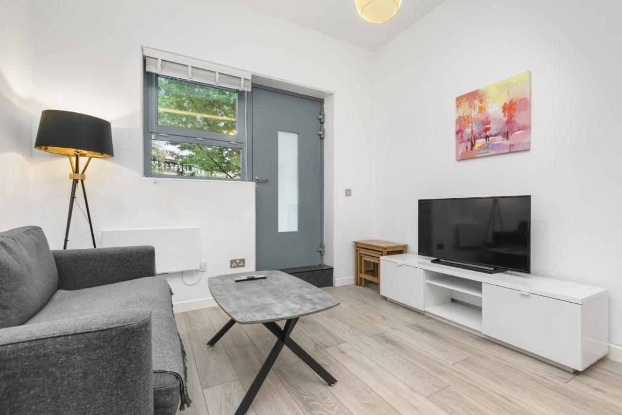 Modern 1 Bedroom Apartment In Central Woking Buitenkant foto