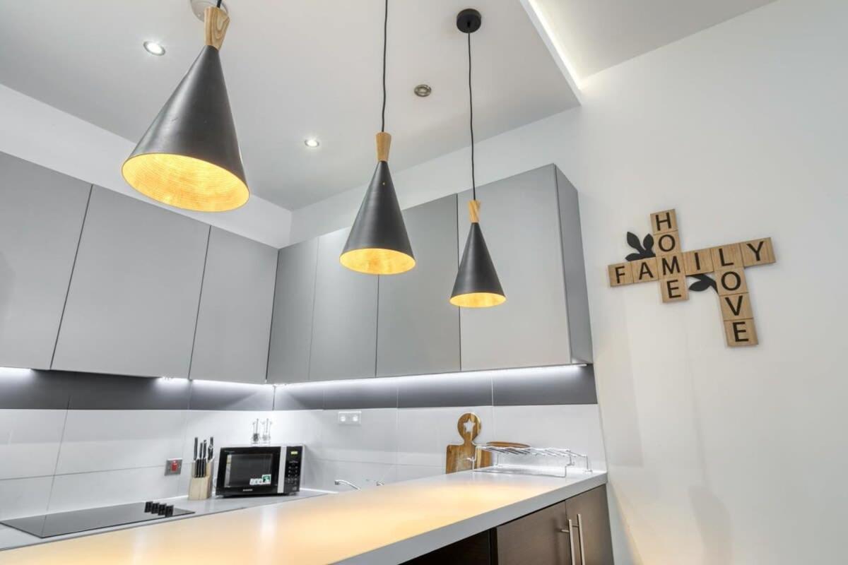 Modern 1 Bedroom Apartment In Central Woking Buitenkant foto