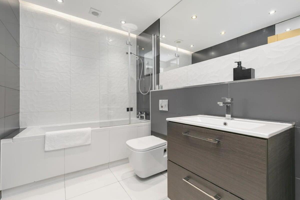 Modern 1 Bedroom Apartment In Central Woking Buitenkant foto
